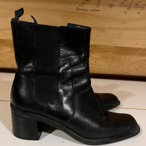 Boots Black leather size 6 Bass